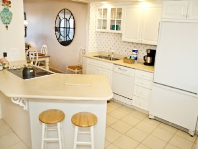 Kitchen with breakfast bar